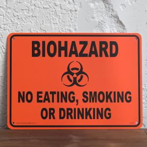 プラスチックサイン "BIOHAZARD" バイオハザード 生物学的研究施設に付き 飲食 喫煙禁止 25.5cm×35.5cm ■ インテリア 雑貨 ガレージ 壁掛け サイン｜labline