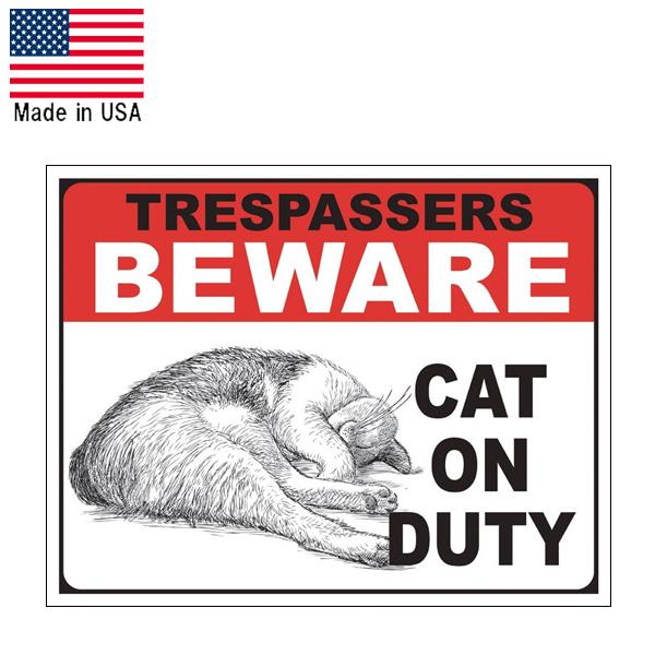 メタルサイン "TRESPASSERS BEWARE.CAT ON DUTY" 不法侵入者は気をつけ...