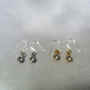 クリア樹脂 フックピアス 2カラー プレシオサ社製 4mm ラインストーン ANGEL FACTORY｜lalalady-shop