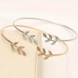 シンプルなリーフブレスレットバングル