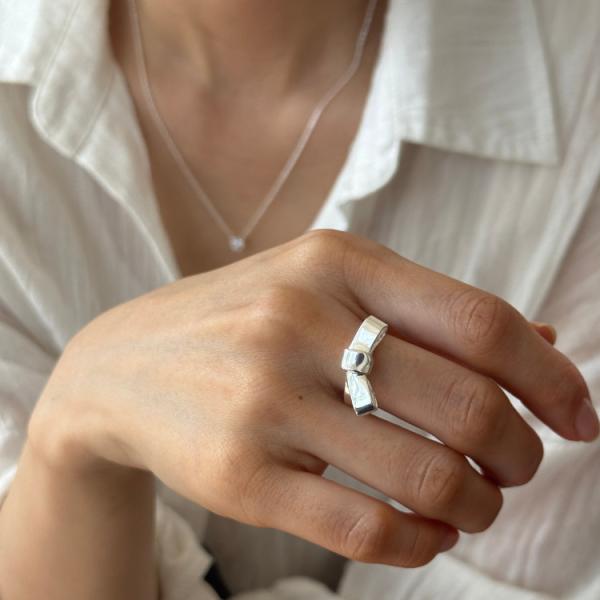 ANNIKA INEZ アニカイネズ Silver New Petite Cravat リング