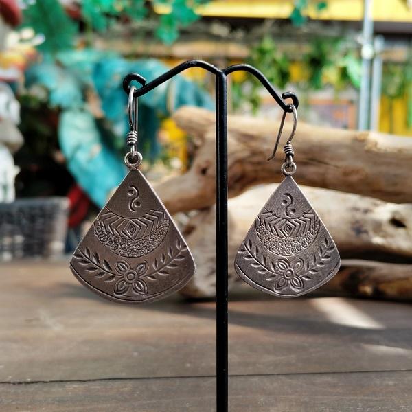 カレンシルバー ピアス ドロップトライアングルA　カレン族 少数民族 タイ エスニック ハンドメイド