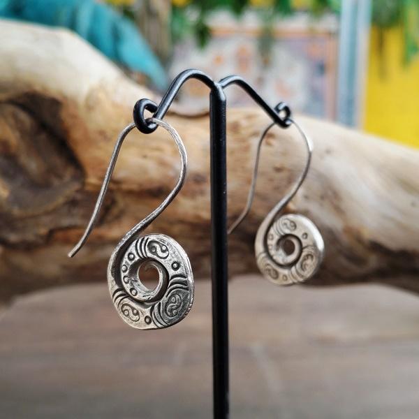 カレンシルバー ピアス ぐるぐるC　カレン族 少数民族 タイ エスニック ハンドメイド