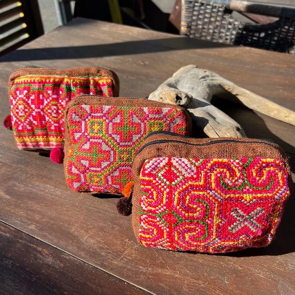 モン族刺繍 ポーチ Wジップスクエア 　レザー 刺繍 タイ 少数民族 伝統 ハンドメイド