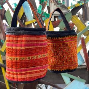 モン族刺繍 ラウンドバッグ　刺繍 タイ 少数民族 伝統 ハンドメイド｜lapi-lapi