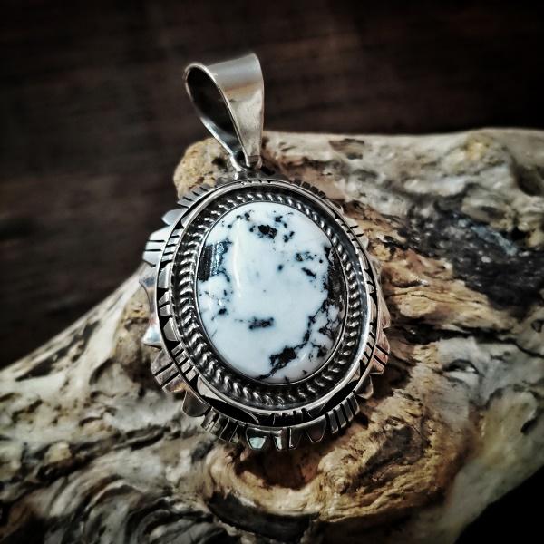 インディアンジュエリー  ペンダントトップ ホワイトバッファロー　シルバー925 ホールマーク 一点...