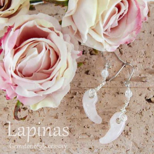 勾玉 ローズクォーツ と クラック 水晶 の 天使 の 羽 ピアス 恋愛運（CP19）