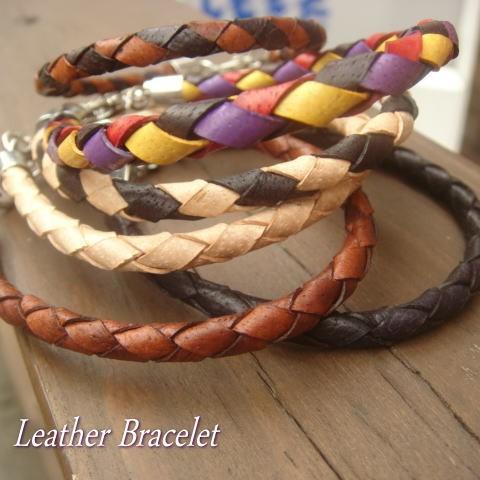 安いのにイイモノと大評判 編みこみシングル 牛皮革ブレスレット メンズ レディース レザーブレスレッ...