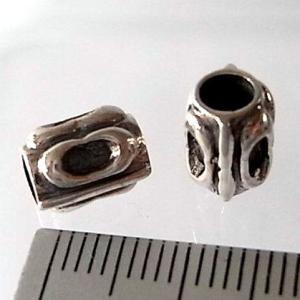 シルバー925 ハンドメイド アクセサリーパーツ エスニック インディアン 角柱に楕円が掘られたパー...