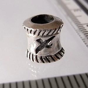 シルバーバーツ 1-052 1個売り 円柱をへこませた 鷲のシルエットが飛ぶインディアンビーズ