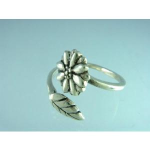 シルバー925 フリーサイズリング一本の花を巻きつけて