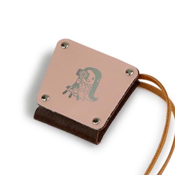 「写真が趣味のアマビエ」のバッグチャーム ピンク