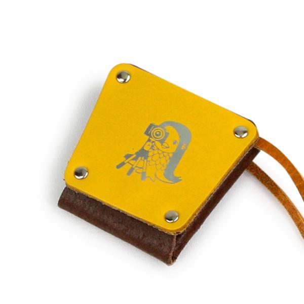 「写真が趣味のアマビエ」のバッグチャーム イエロー