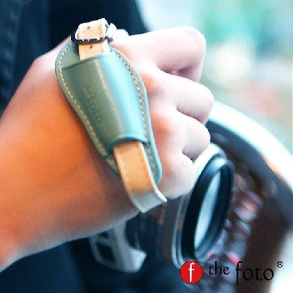 the Foto　カメラグリップ　TF005HG SB（スカイブルー）