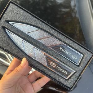 ◆トヨタ TOYOTA◆ステッカー エンブレム 金属製 炭素繊維 カーステッカー プレート フェンダーバッジ シール 2個セット aaal qtm