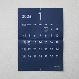 カレンダー 黒い紙 A3 2026年 1月始まり 白黒反転 中綴じ : エルシー