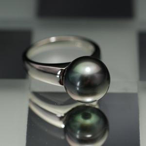 オーロラピーコック 黒蝶真珠 ダイヤモンド リング 9.5mm 0.18ct 10号