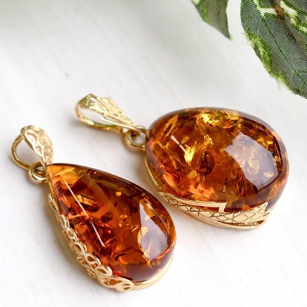 大粒琥珀ペンダントトップ　きらきらグリッターきらめく とろりとした大粒コニャックアンバー 母の日