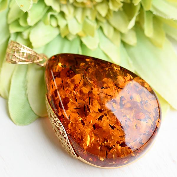 特大 琥珀 ペンダントトップ  きらきらグリッターきらめく とろりとした大粒コニャックアンバー！ K...