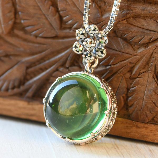 碌山 グリーンアンバー ペンダントトップ　コロンとつややかな琥珀がみずみずしいクラシカルデザイン　R...