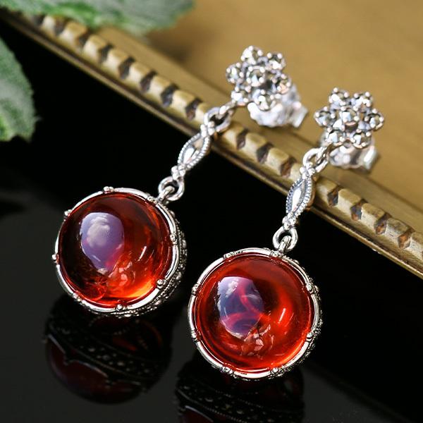 碌山×ルコリエ 限定オリジナル レッドアンバー ピアス イヤリング　コロンとつややかな琥珀がみずみず...