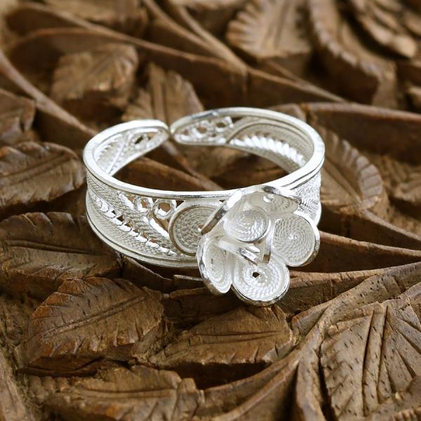 フィリグリー プチ フラワー フリーサイズ リング　美しい手仕事の繊細な銀線細工 ジョグジャカルタ ...