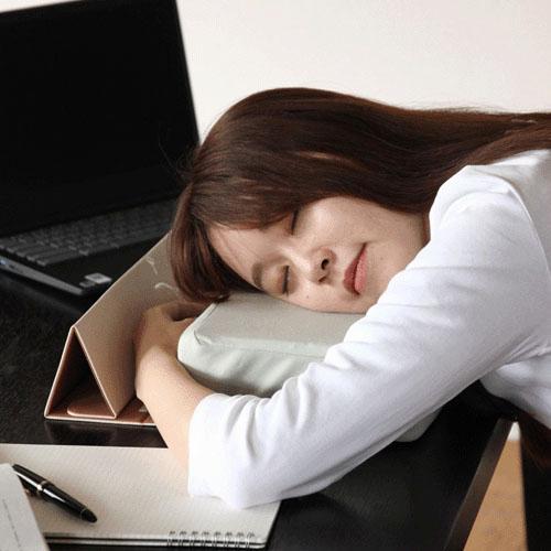 立てて置ける仮眠枕 ベージュ