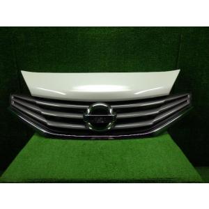 ノート DBA-E12 ラジエータグリル QAB 白  上側カラーパネルセット 62310-3VA0...