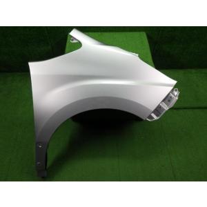 ノア DBA-ZRR85W 右Fフェンダー 1F7 銀  プロテクター欠品/ 53811-28190...