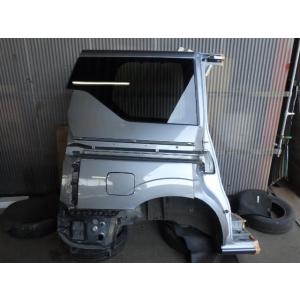 送料要確認 セレナ 5AA-GFNC27 右Rクォーターパネル KAD   ガラス付   8994