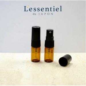 【スプレー容器】2ml スリム ブラウン ブラックキャップ ガラス 細長 ペンタイプ 遮光 アルコール 消毒 除菌 霧吹き 携帯 詰替容器 旅行 持ち運び ミスト｜lessentiel-japon