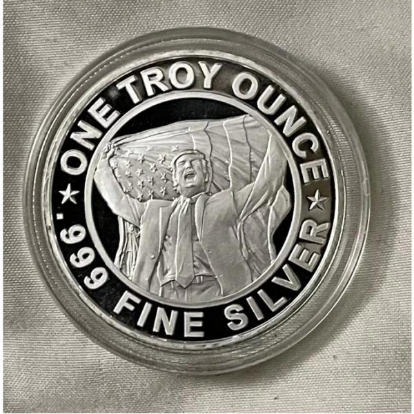 カプセルに入ったドナルド・トランプの1トロイオンス.999銀暗殺未遂コイン
