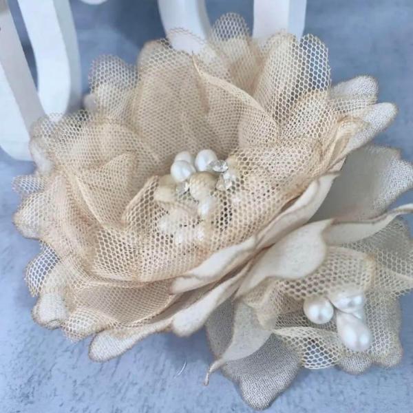 コサージュ ベージュ オーガンジー かわいい シンプル 卒業式 入学式 結婚式 アーティフィシャル ...