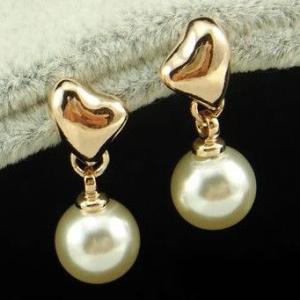 スワロフスキーSWAROVSKI⭐️カクテルピアス新品未使用品 Yahoo!オークション - 送料無料 新品 未使用 SWAROVSKI