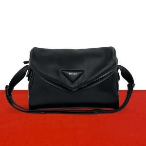 極 美品 PRADA プラダ シニョー 三角ロゴ ナッパレザー 本革 ショルダーバッグ ポシェット サコッシュ クロスボディバッグ ブラック 974-1