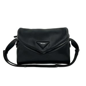 極 美品 PRADA プラダ シニョー 三角ロ...の詳細画像1