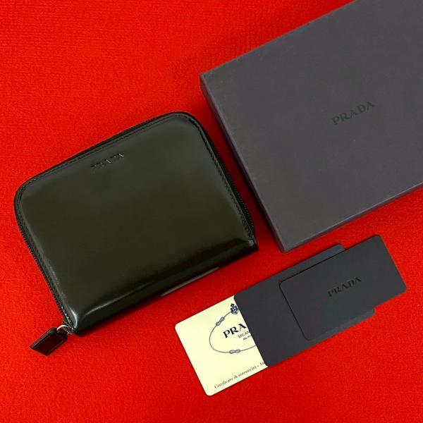 ほぼ未使用 箱付き PRADA プラダ ロゴ レザー 本革 二つ折り 財布 ラウンドジップ ウォレッ...