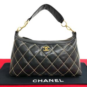 新品未使用　レア品　グッチ　GUCCI　AirTag ホルダー　アップル　レザー snt-05096.jpg