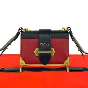 極 美品 PRADA プラダ カイエ ロゴ 金具 レザー 本革 ショルダーバッグ