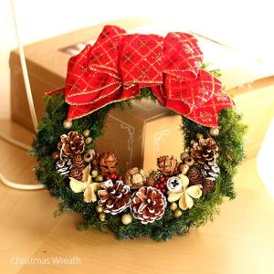赤いリボンと木の実の可愛いクリスマスリース Lpm0107 リトルエンジェル 花ギフト プリザーブドフラワー通販