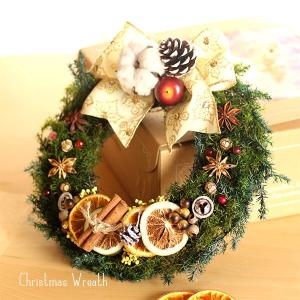 白いリボンのオレンジとスパイスのクリスマスリース Lpm0108 リトルエンジェル 花ギフト プリザーブドフラワー通販