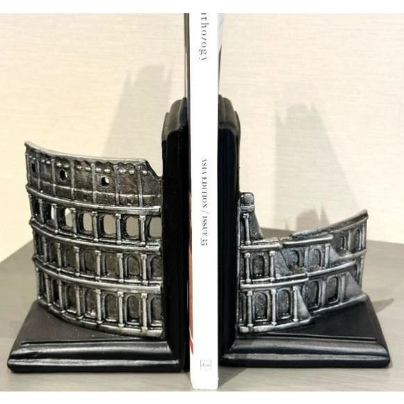 輸入雑貨 ブックエンド 本立て コロッセオ ローマ オブジェ シルバー ブラック アンティーク風 モ...