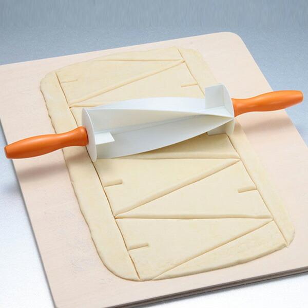 クロワッサンカッター タイガークラウン （ パン生地カッター 麺棒 製パン 二等辺三角形 切れ目 ）