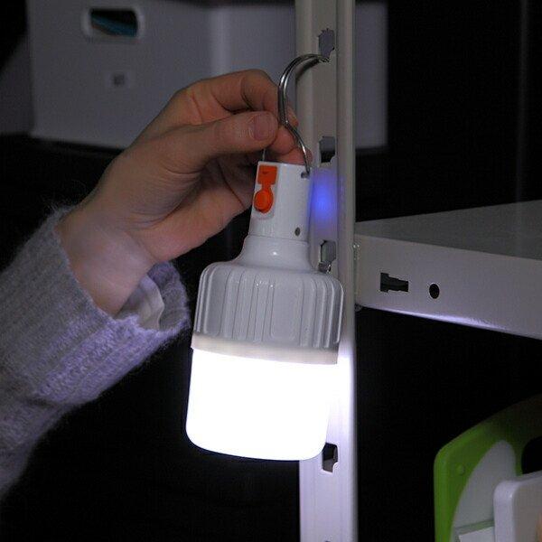 LEDライト ポータブル 2段階切り替え フラッシュ点滅機能付き （ 充電器 ライト 照明器具 ラン...