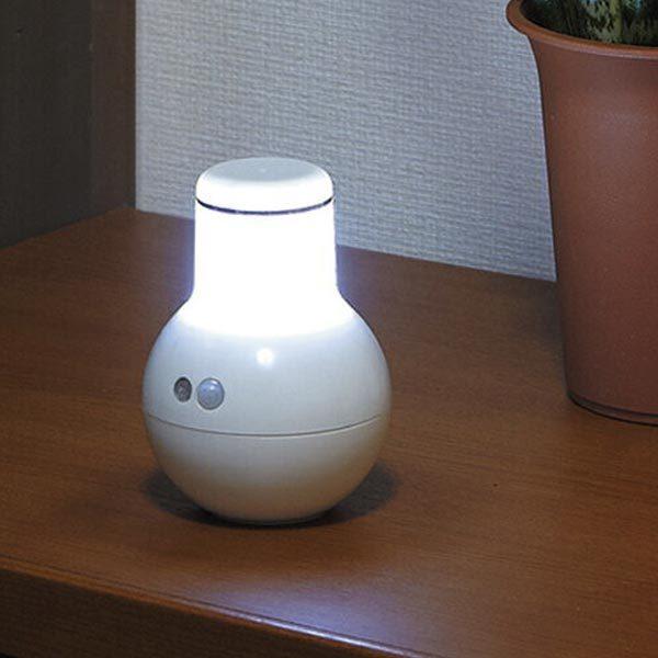 防災用品　自動点灯　LEDランタン （ 室内 ライト 防災グッズ ）