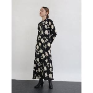 アーガ Aga フラワーモチーフプリントワンピース （ブラック）