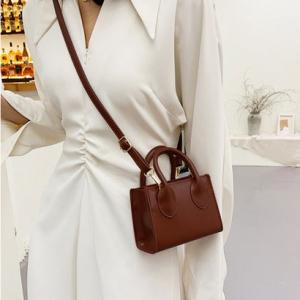 アミュレット Amulet 2wayミニショルダーバック レディース スクエア 小さめ こでかけ アクセント