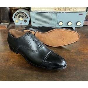 レザーソール 360°フルマッケイ製法 内羽根セミブローグ （ブラック) AMBUR CHIP アンバー