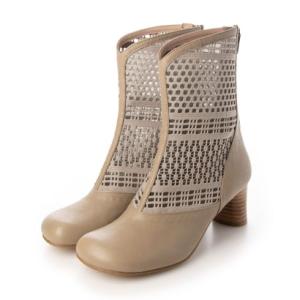 アプレ apres 透け感のある【撥水】オブリークトゥショートブーツ （グレージュ）