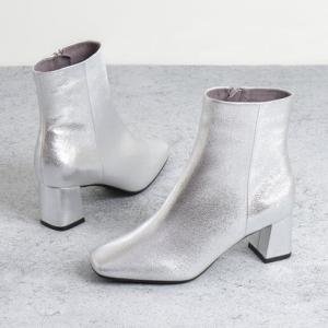 アルテミス バイ ダイアナ artemis by DIANA スクエアトゥショートブーツ （シルバー...